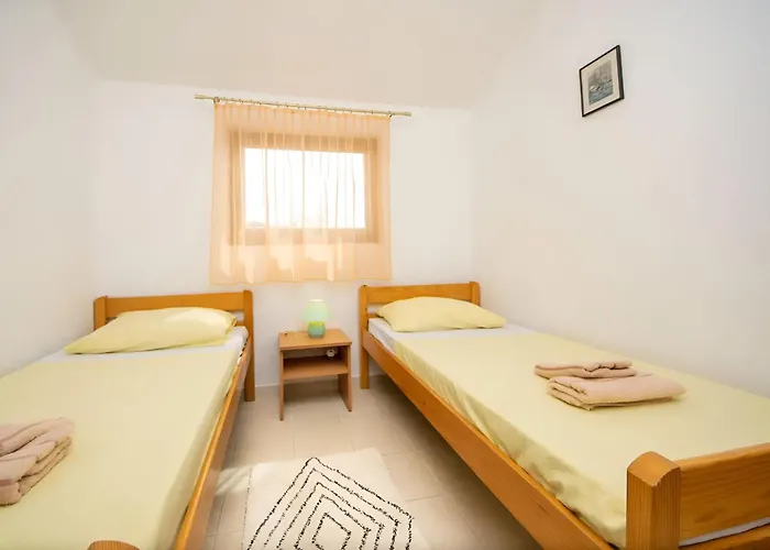 Jadria Near The 希贝尼克